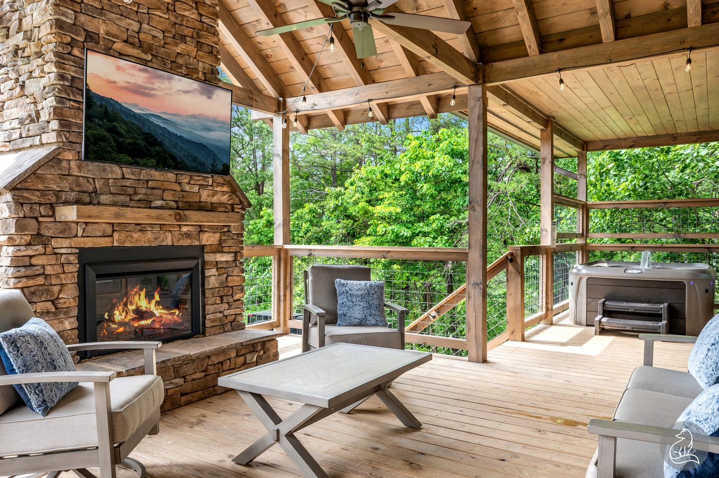 Cozy Wooden Cabin with Games, Hot-tub and Indoor Pool in Sevierville, Tennessee