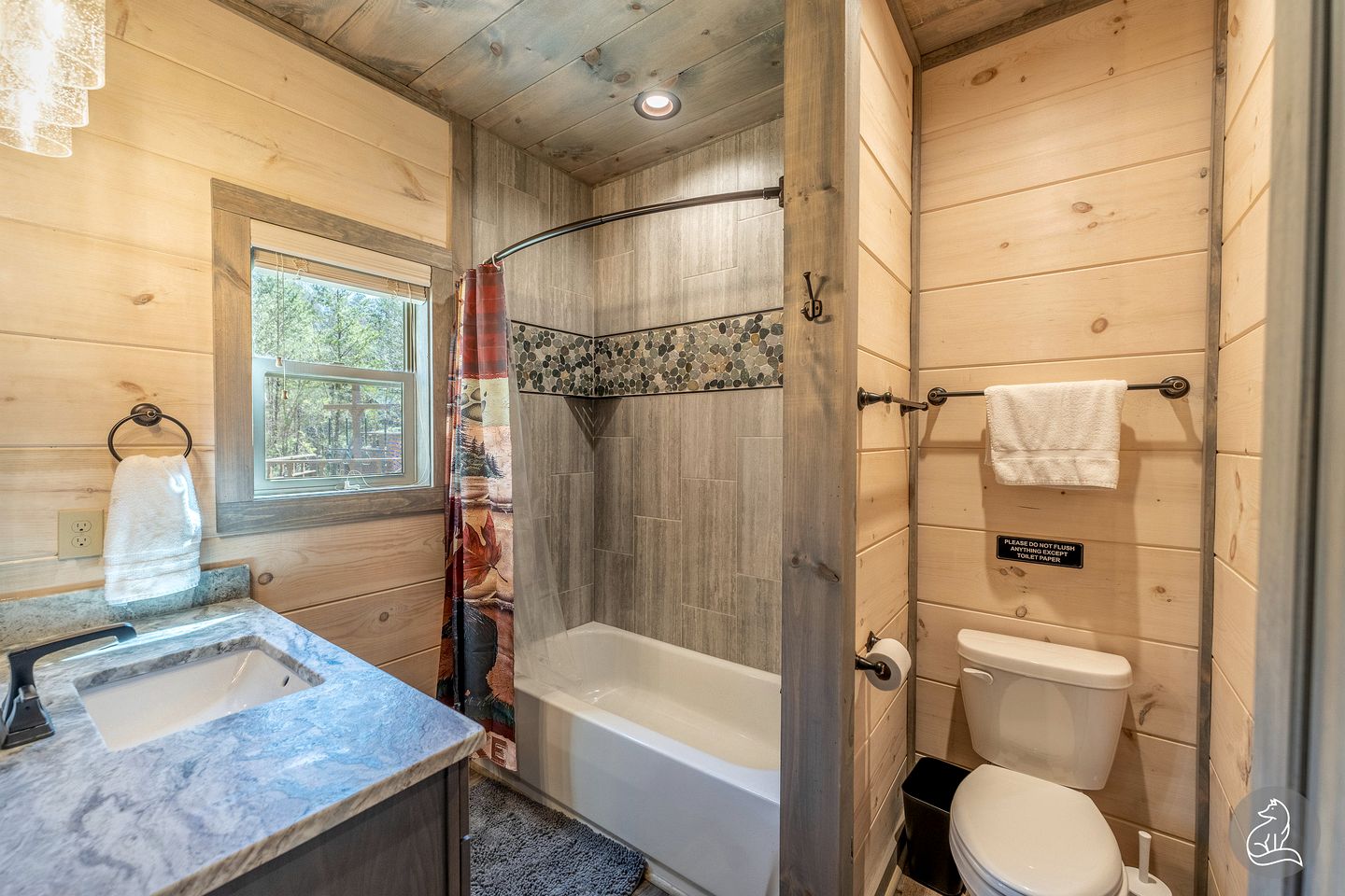 Cozy Wooden Cabin with Games, Hot-tub and Indoor Pool in Sevierville, Tennessee