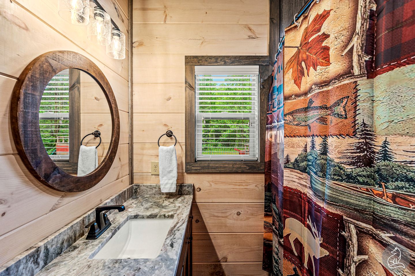 Cozy Wooden Cabin with Games, Hot-tub and Indoor Pool in Sevierville, Tennessee