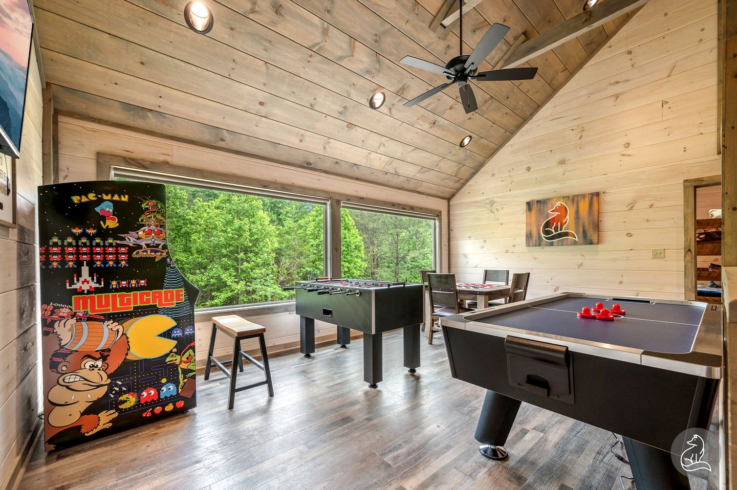 Cozy Wooden Cabin with Games, Hot-tub and Indoor Pool in Sevierville, Tennessee