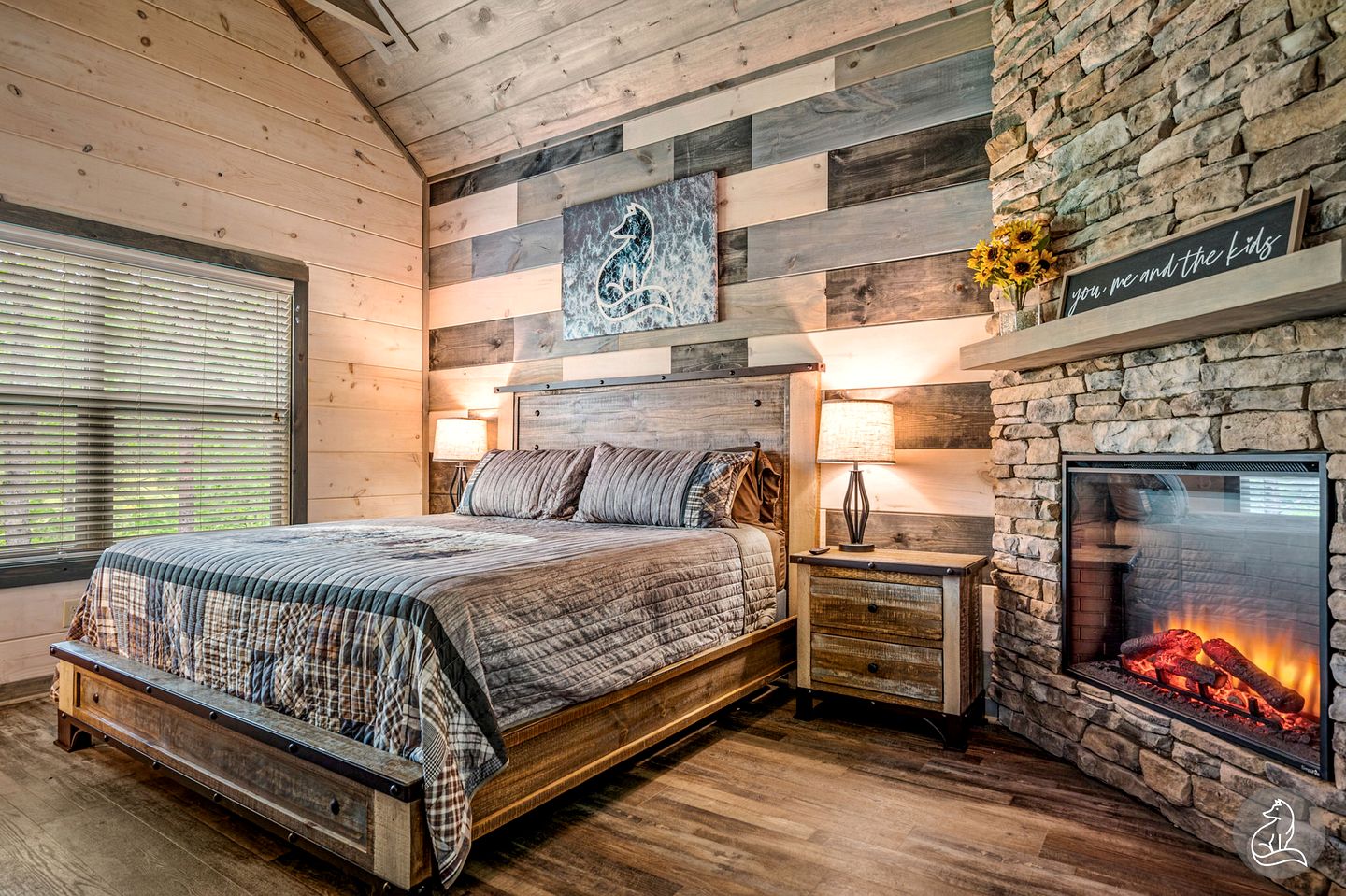 Cozy Wooden Cabin with Games, Hot-tub and Indoor Pool in Sevierville, Tennessee