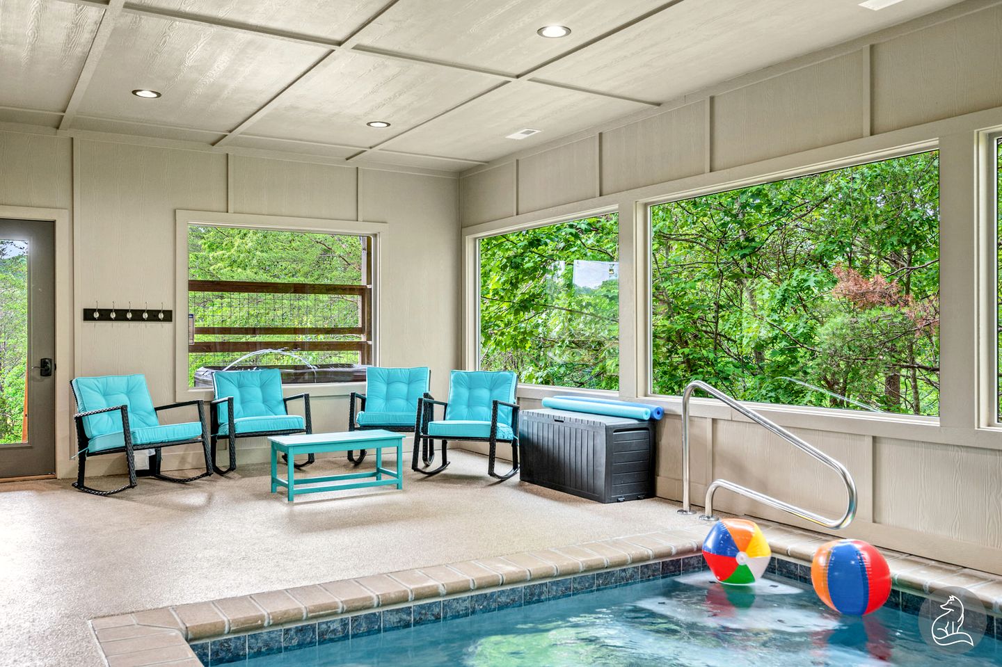 Cozy Wooden Cabin with Games, Hot-tub and Indoor Pool in Sevierville, Tennessee