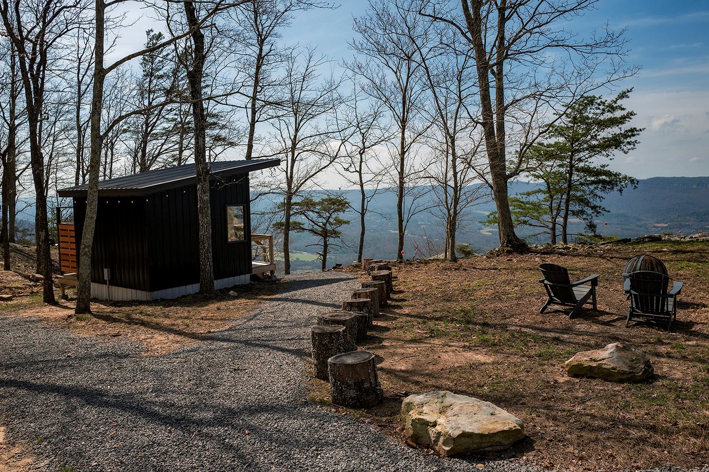 Secluded Rustic Studio-Style Chalet with Open-Air Outdoor Shower near Cloudland Canyon State Park, Menlo, Georgia