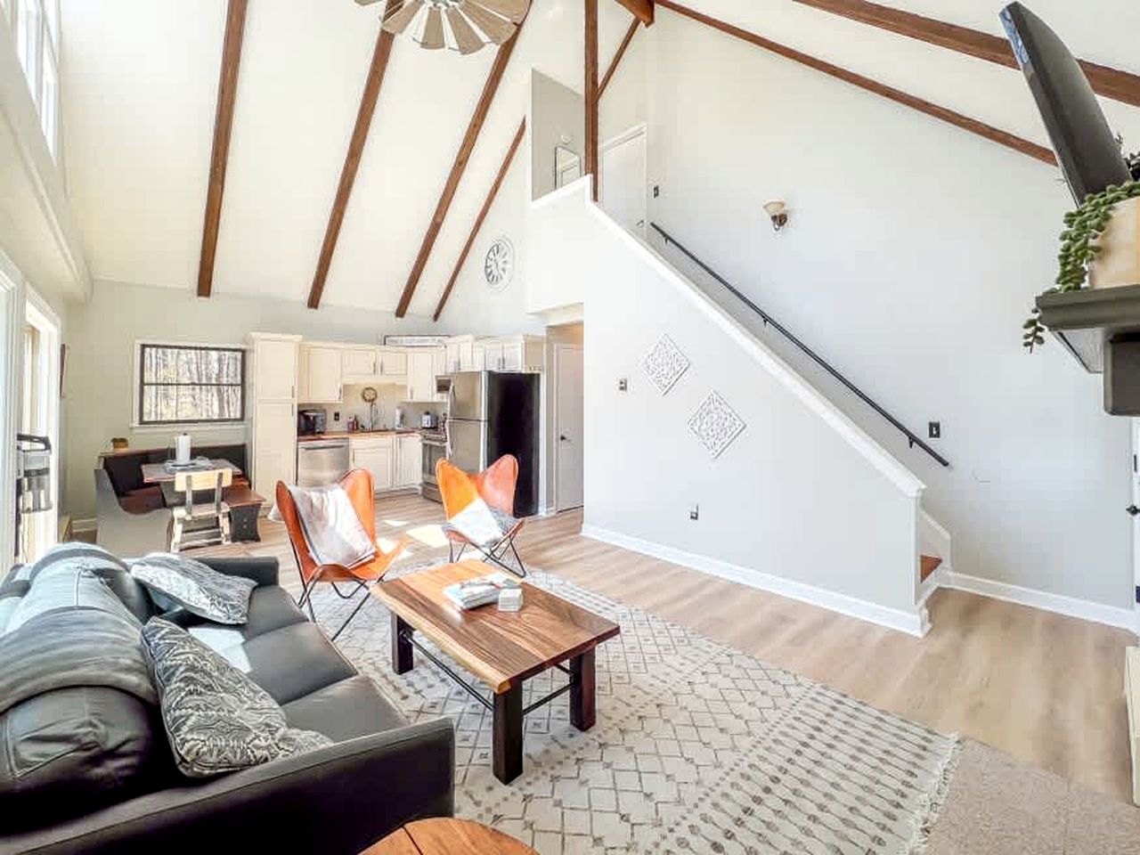 Cozy A-Frame Cabin with Hot Tub & Sauna near Wintergreen Resort, Blue Ridge Mountains VA