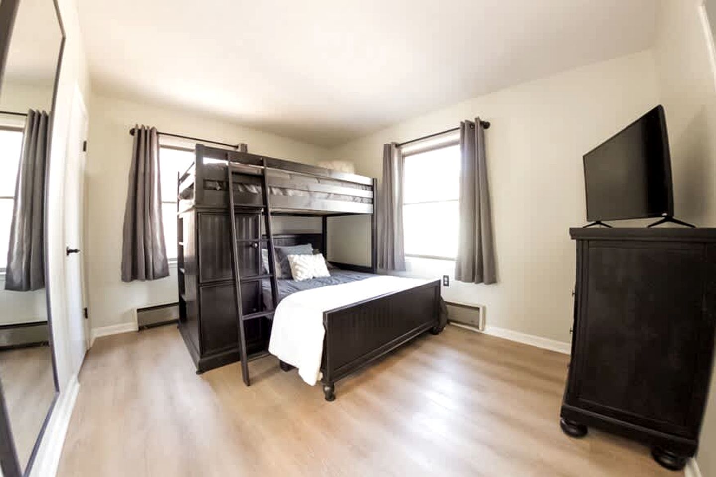 Cozy A-Frame Cabin with Hot Tub & Sauna near Wintergreen Resort, Blue Ridge Mountains VA