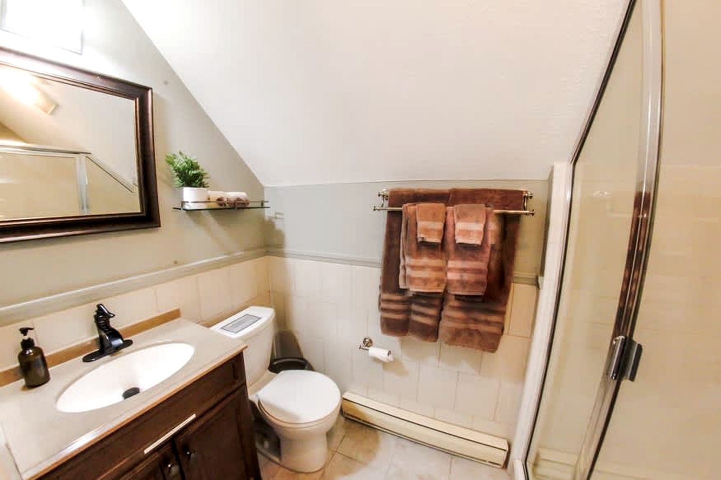 Cozy A-Frame Cabin with Hot Tub & Sauna near Wintergreen Resort, Blue Ridge Mountains VA