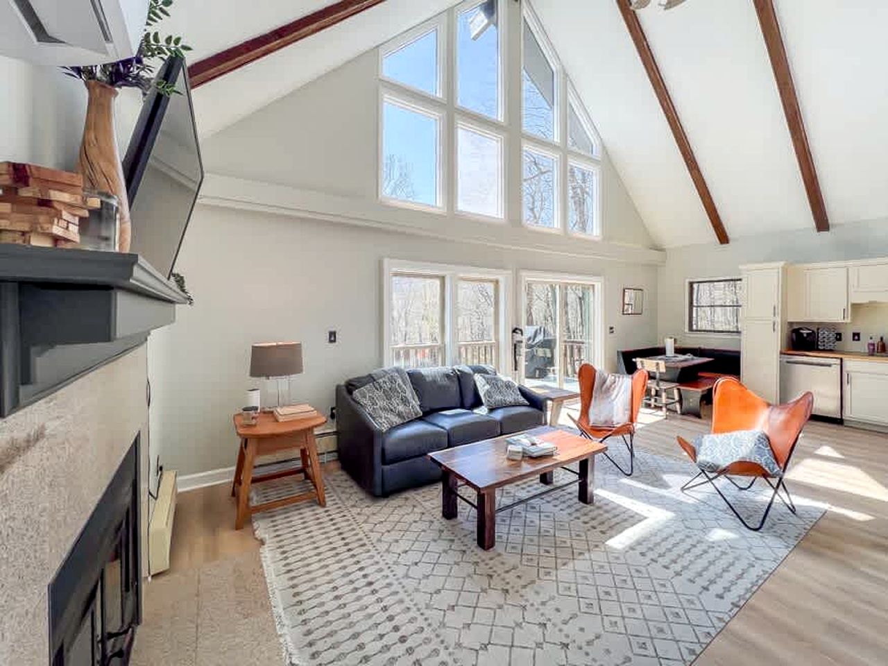 Cozy A-Frame Cabin with Hot Tub & Sauna near Wintergreen Resort, Blue Ridge Mountains VA