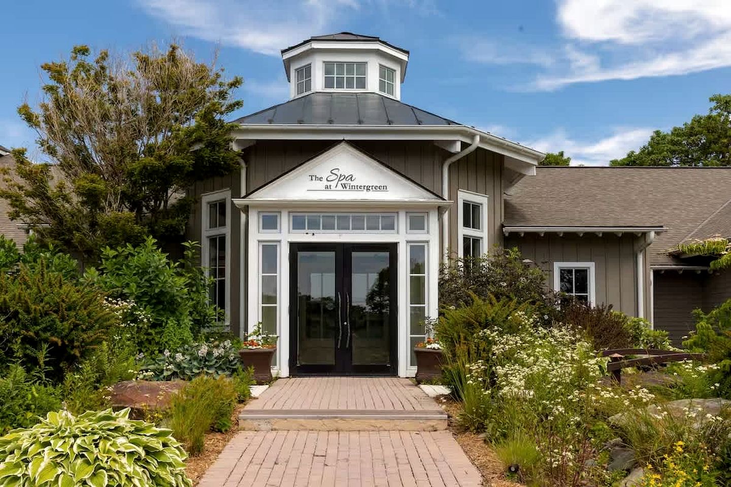 Cozy A-Frame Cabin with Hot Tub & Sauna near Wintergreen Resort, Blue Ridge Mountains VA