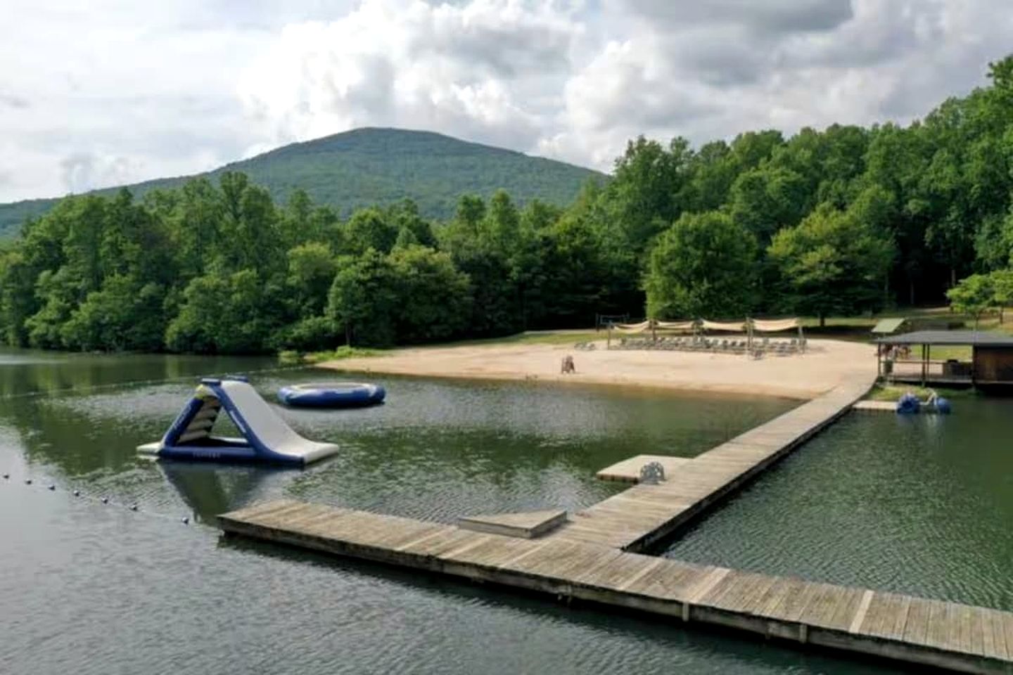 Cozy A-Frame Cabin with Hot Tub & Sauna near Wintergreen Resort, Blue Ridge Mountains VA