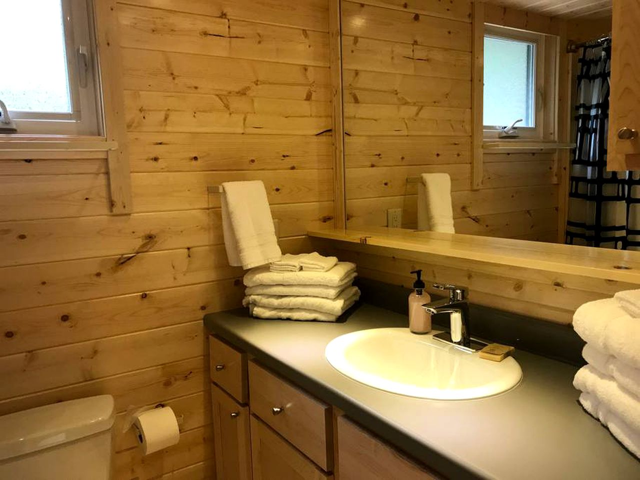 Fabulous Tiny House Rental Perfect for a Family Getaway near Catskill, New York