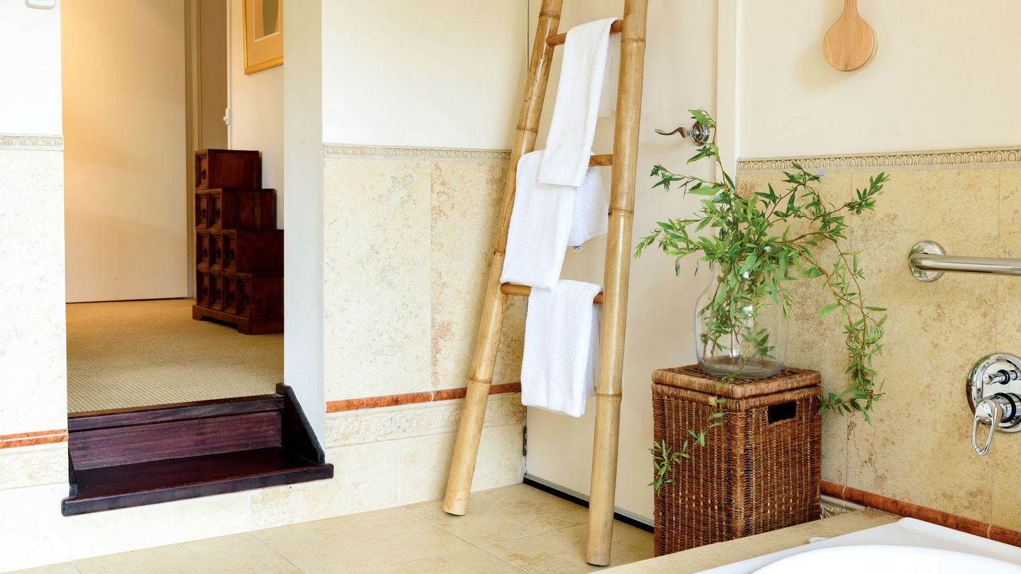 Impressive Moroccan Style Vacation Rental with Spa Bath in Daylesford, Victoria