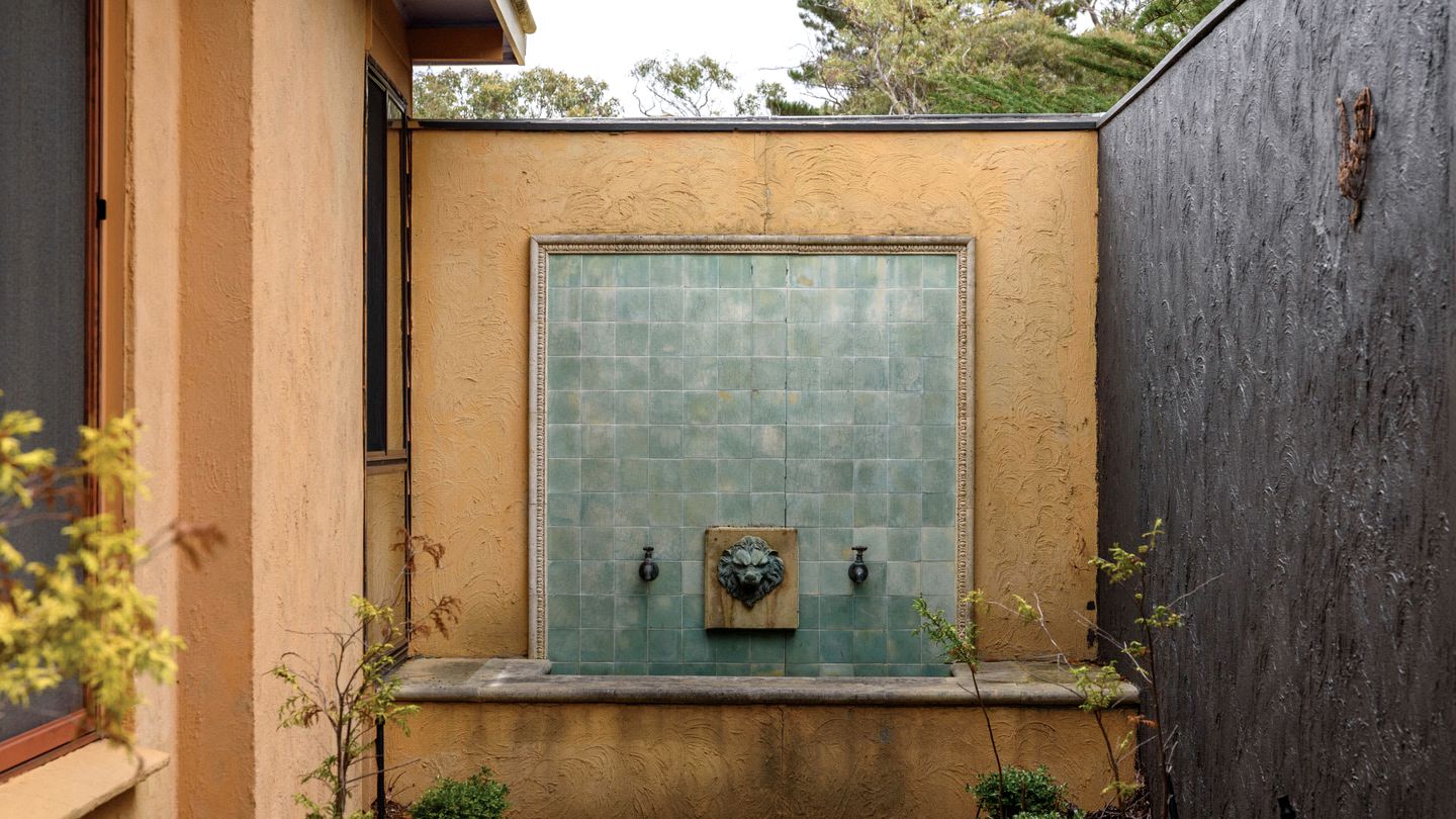 Impressive Moroccan Style Vacation Rental with Spa Bath in Daylesford, Victoria