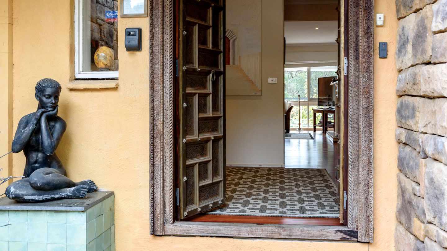 Impressive Moroccan Style Vacation Rental with Spa Bath in Daylesford, Victoria