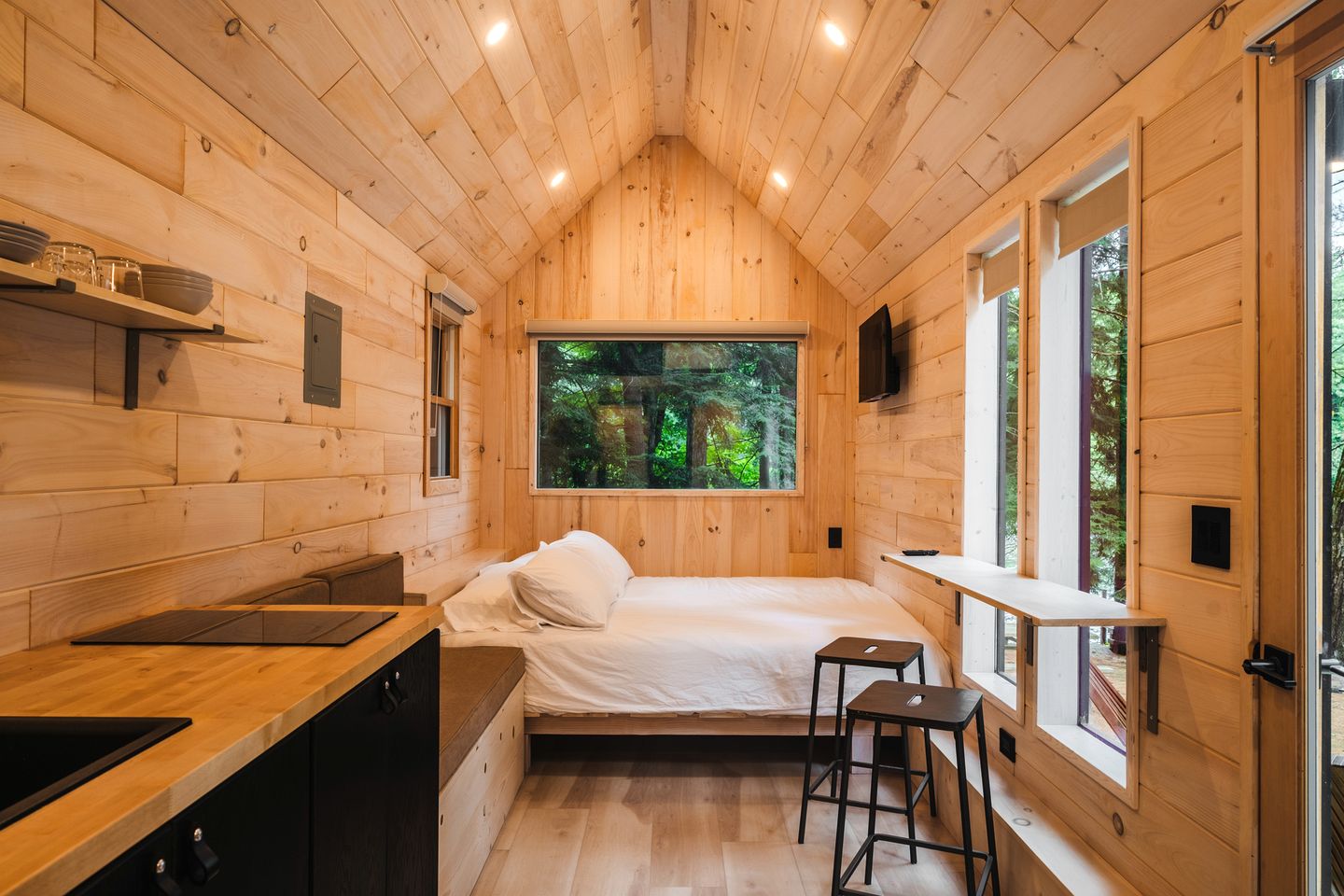 Secluded, Dog Friendly Tiny House on the Hudson River, near Saratoga Springs