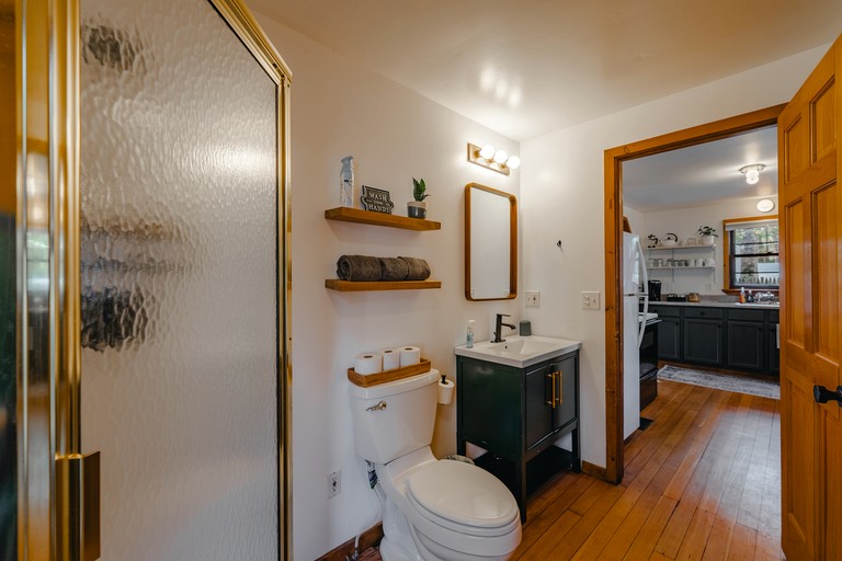 Cabins (United States of America, Corinth, New York)