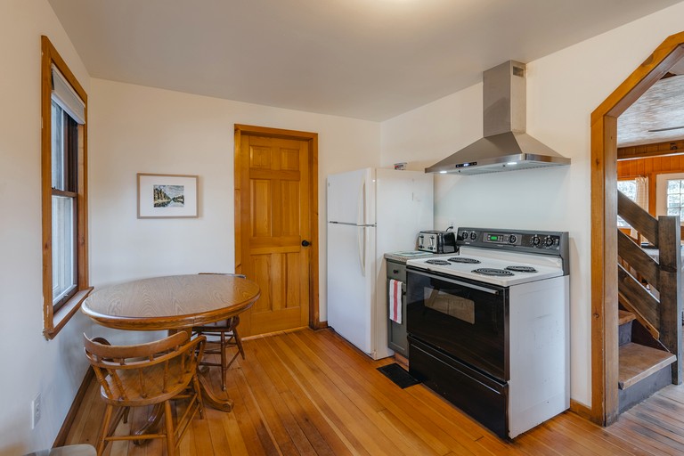 Cabins (United States of America, Corinth, New York)