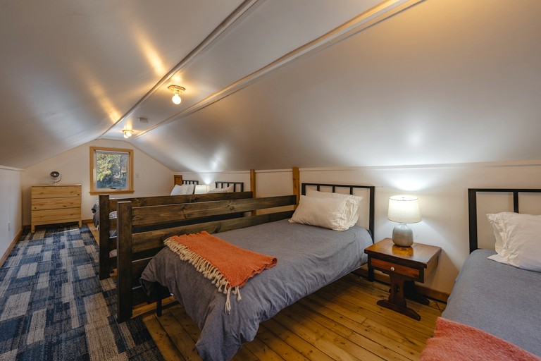 Cabins (United States of America, Corinth, New York)