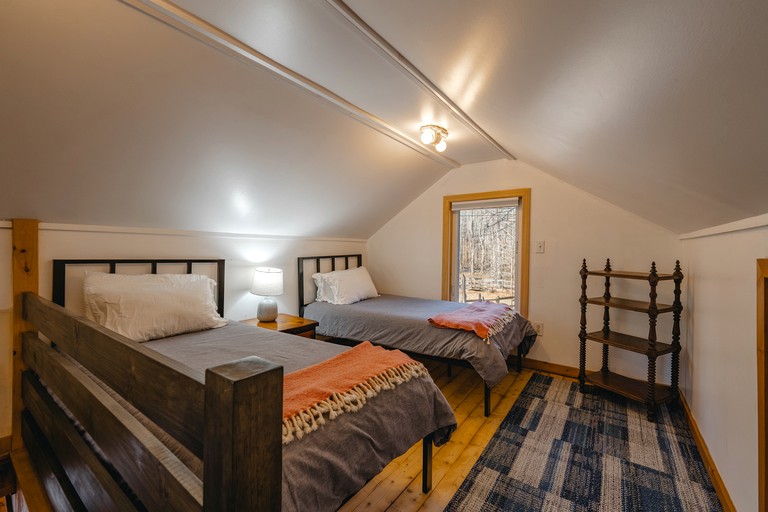 Cabins (United States of America, Corinth, New York)