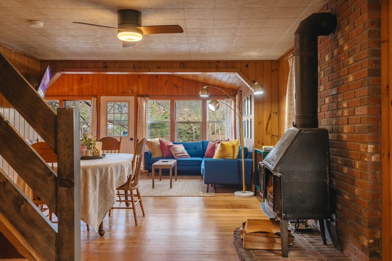 Cabins (United States of America, Corinth, New York)