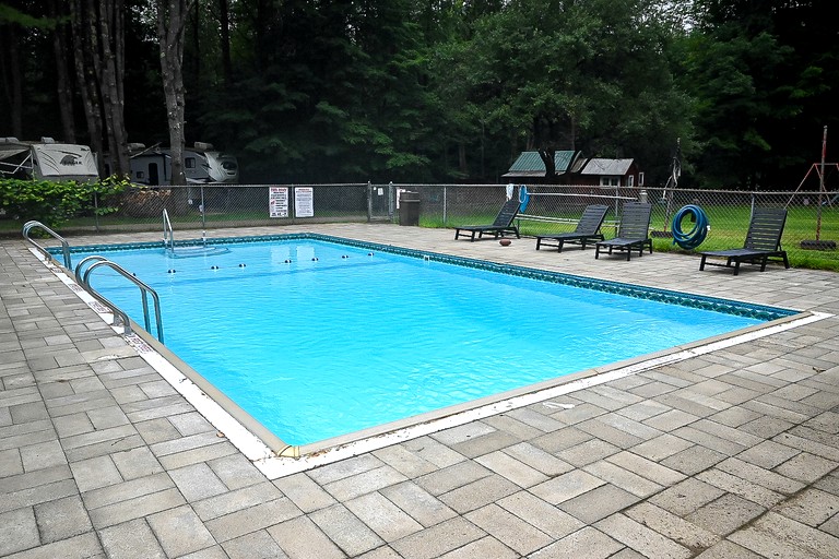 Cabins (United States of America, Corinth, New York)