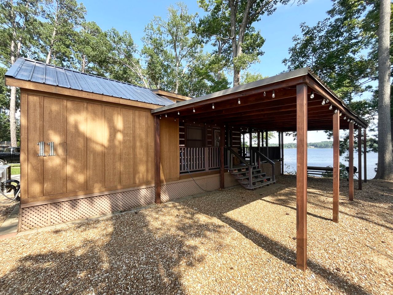 Peaceful Lakefront Tiny Cabin Nestled in the Sabine National Forest for a Romantic Escape in Hemphill, Texas