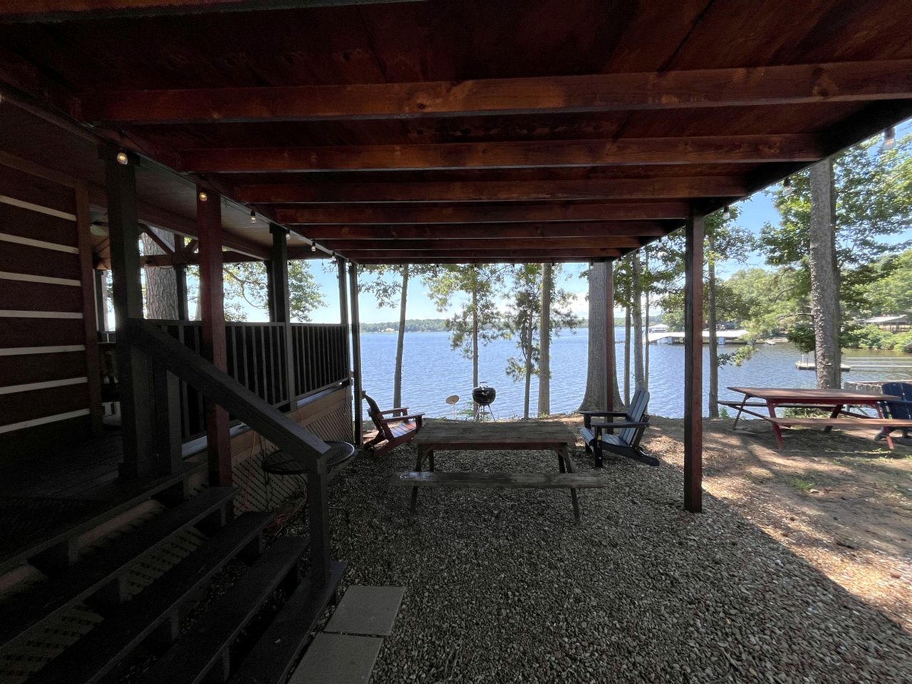 Peaceful Lakefront Tiny Cabin Nestled in the Sabine National Forest for a Romantic Escape in Hemphill, Texas
