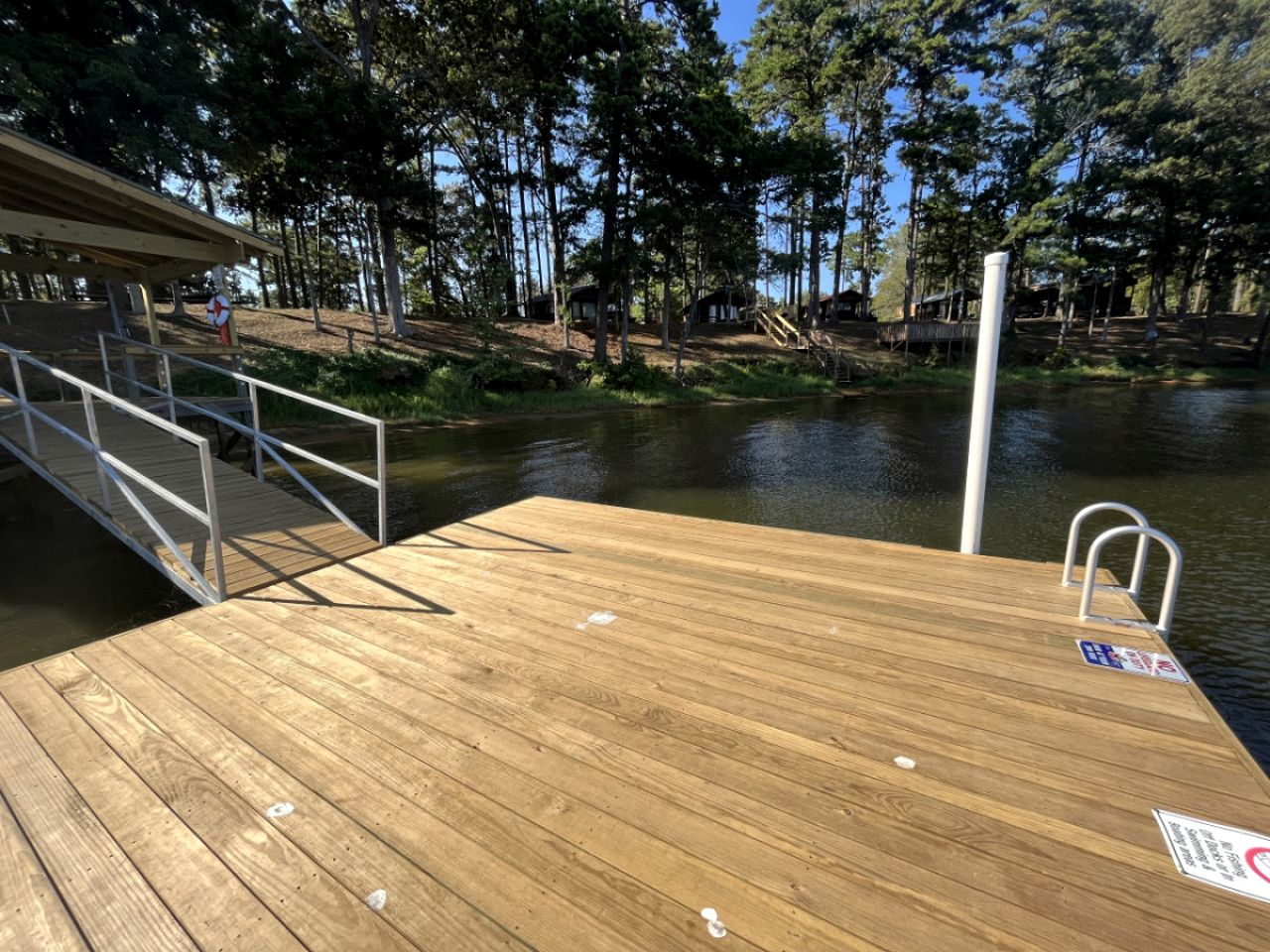 Peaceful Lakefront Tiny Cabin Nestled in the Sabine National Forest for a Romantic Escape in Hemphill, Texas