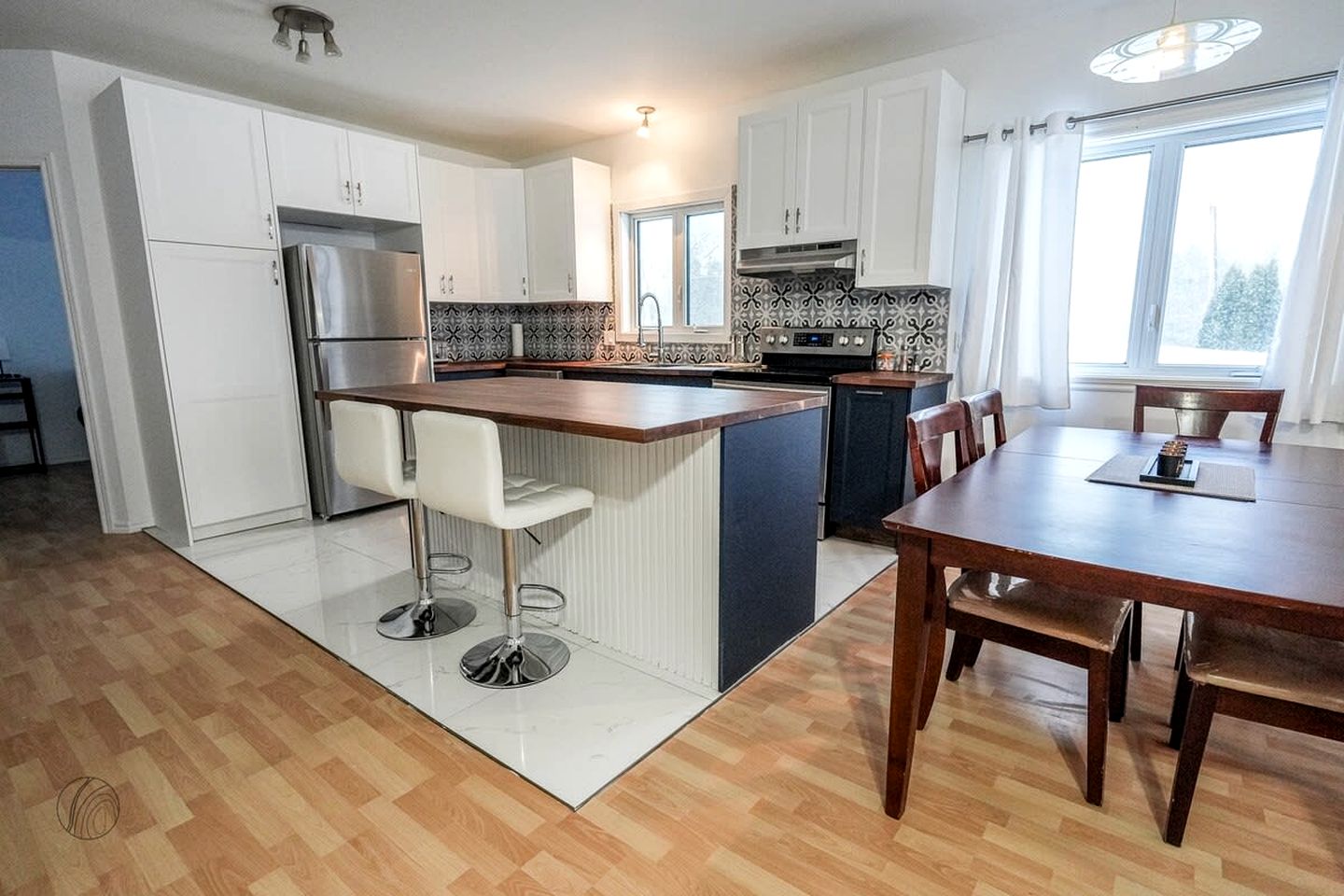 Waterfront Cabin with Barbecue Incredible for Kayaking or Fishing in Lac des Plages, Quebec