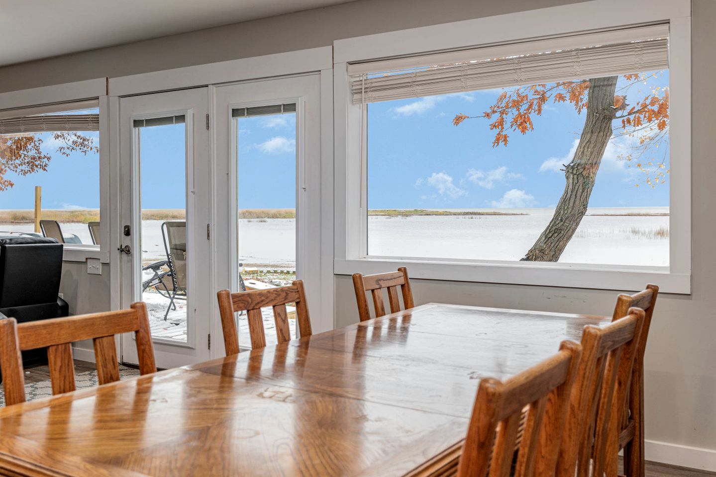 Waterfront Cabin with BBQ, Picnic Space and Amazing Sunsets in Michigan