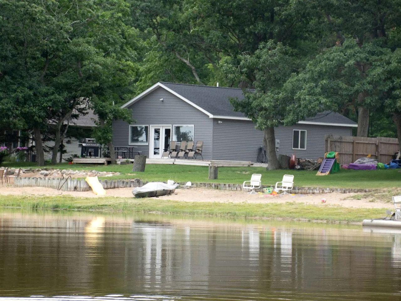 Waterfront Cabin with BBQ, Picnic Space and Amazing Sunsets in Michigan