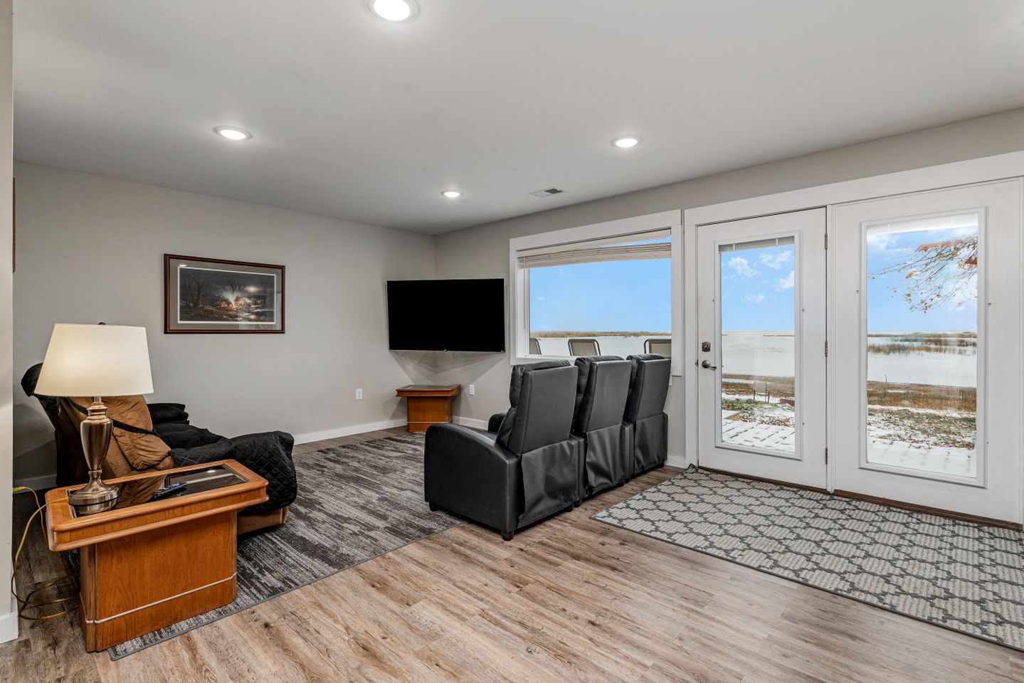 Waterfront Cabin with BBQ, Picnic Space and Amazing Sunsets in Michigan