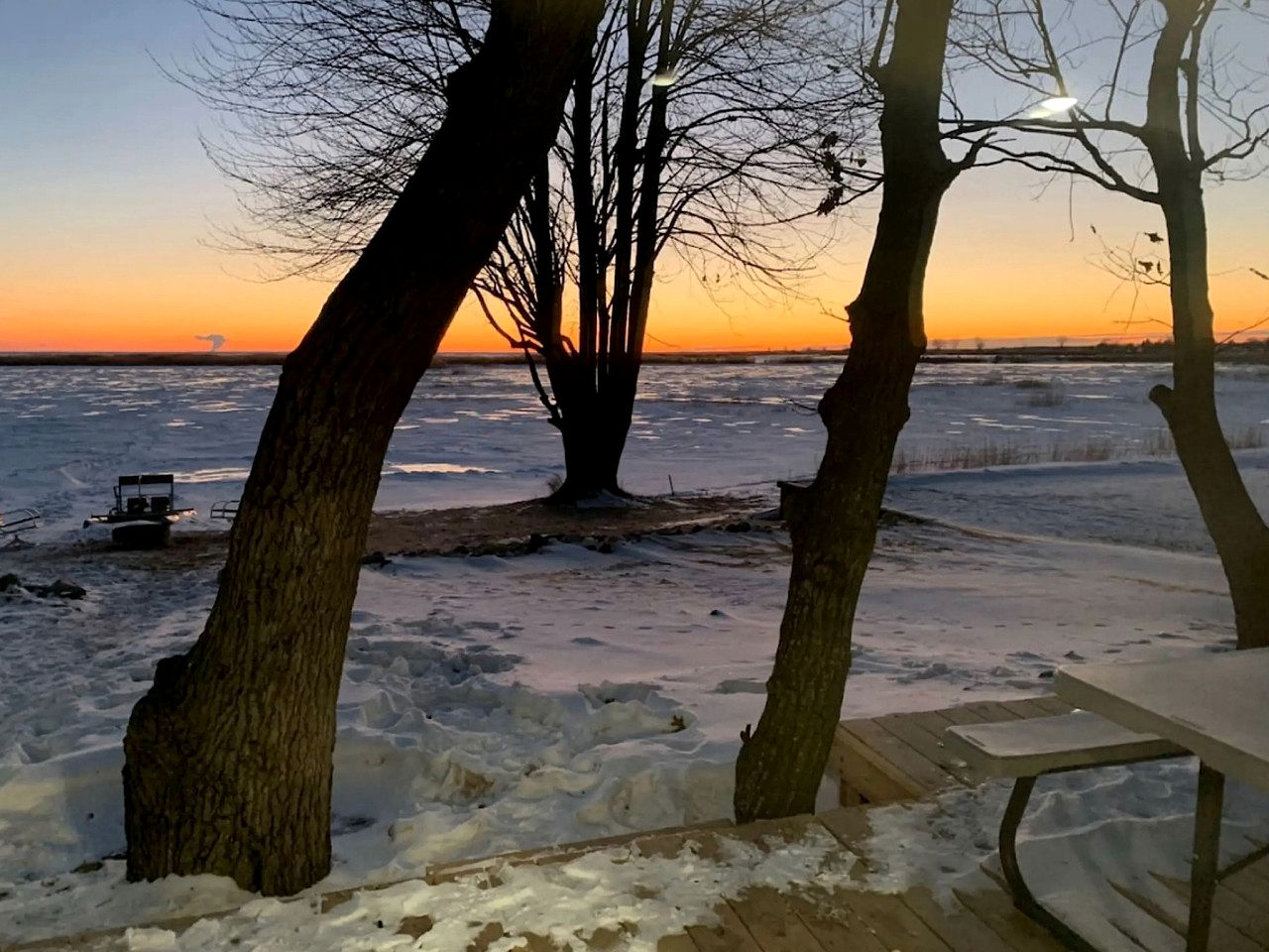 Waterfront Cabin with BBQ, Picnic Space and Amazing Sunsets in Michigan