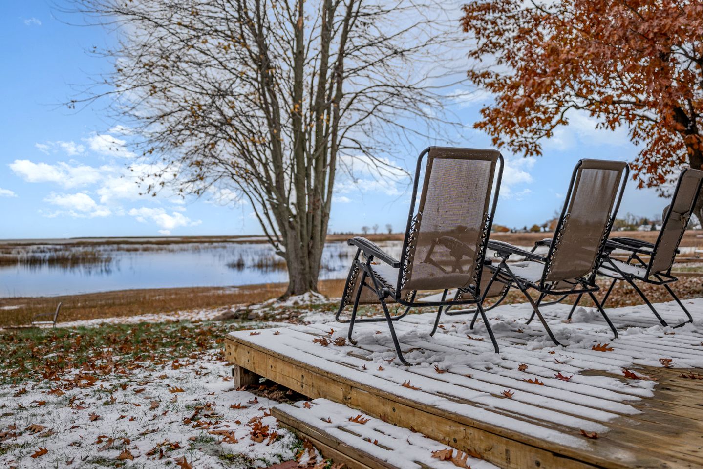 Waterfront Cabin with BBQ, Picnic Space and Amazing Sunsets in Michigan