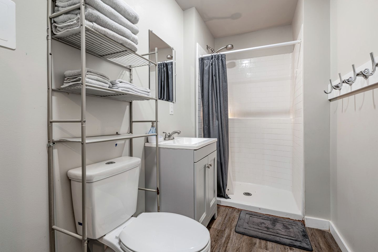 Waterfront Cabin with BBQ, Picnic Space and Amazing Sunsets in Michigan