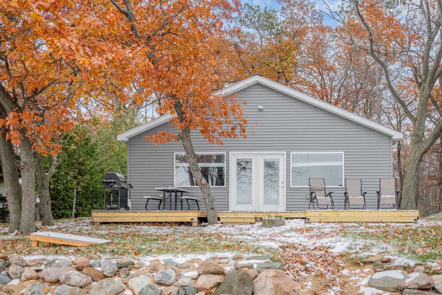 Waterfront Cabin with BBQ, Picnic Space and Amazing Sunsets in Michigan
