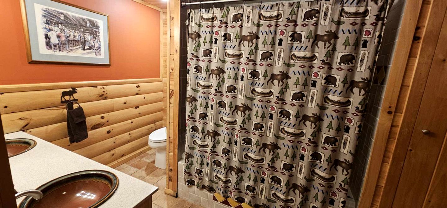 Waterfront Cabin with Private Deck Loaded with Kayaks in Maine