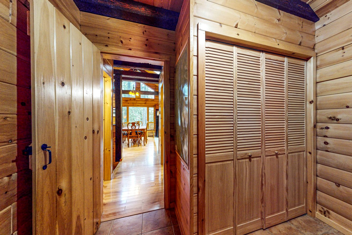 Waterfront Cabin with Private Deck Loaded with Kayaks in Maine