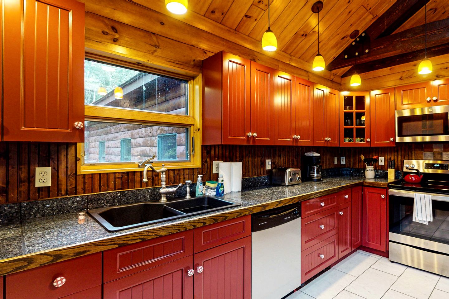 Waterfront Cabin with Private Deck Loaded with Kayaks in Maine