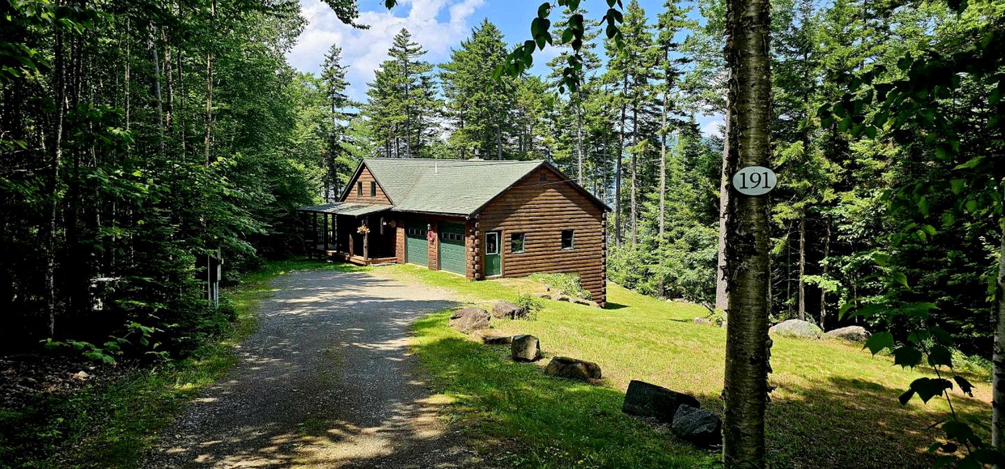 Waterfront Cabin with Private Deck Loaded with Kayaks in Maine
