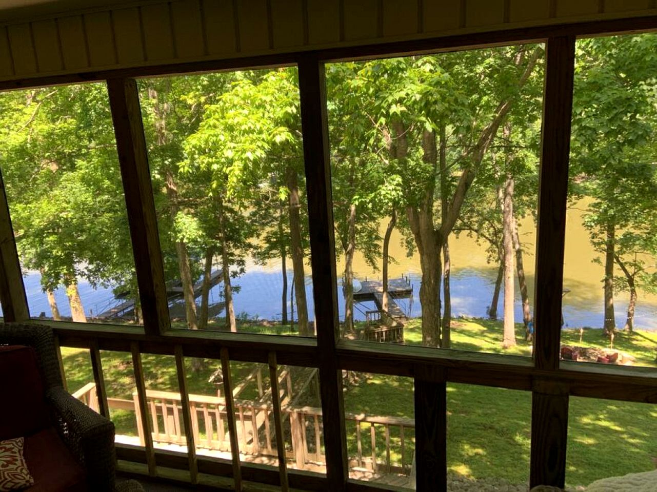 Waterfront Cabin with Private Dock, Jacuzzi and Deck in Kentucky