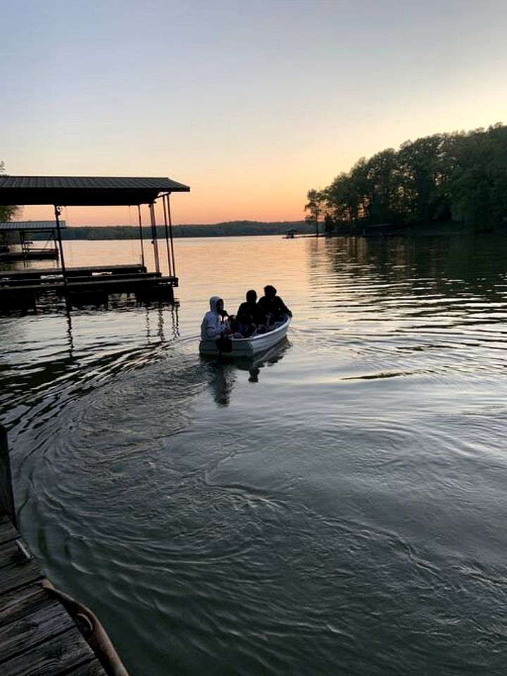 Waterfront Cabin with Private Dock, Jacuzzi and Deck in Kentucky