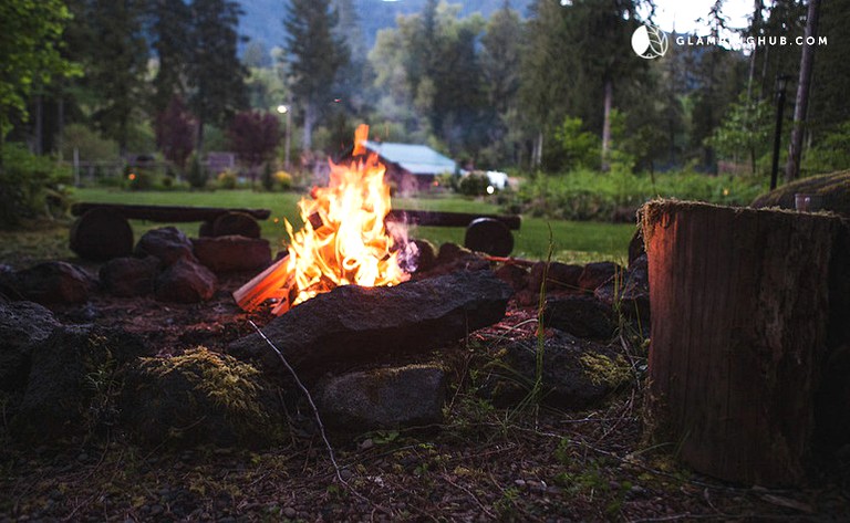 Cabins (McKenzie Bridge, Oregon, United States)