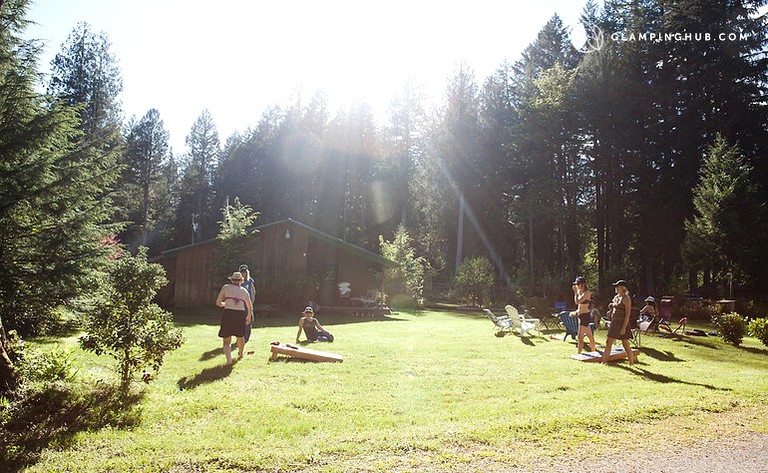 Cabins (McKenzie Bridge, Oregon, United States)