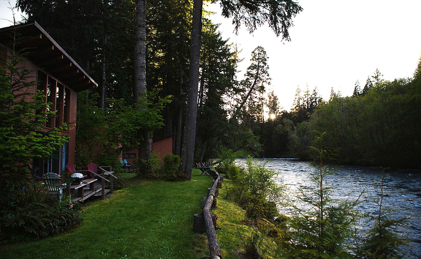 Charming Cabin Rental with Lovely Forest Views in Blue River, Oregon