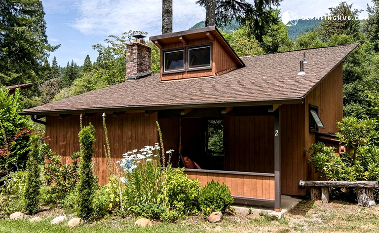 Cabins (McKenzie Bridge, Oregon, United States)