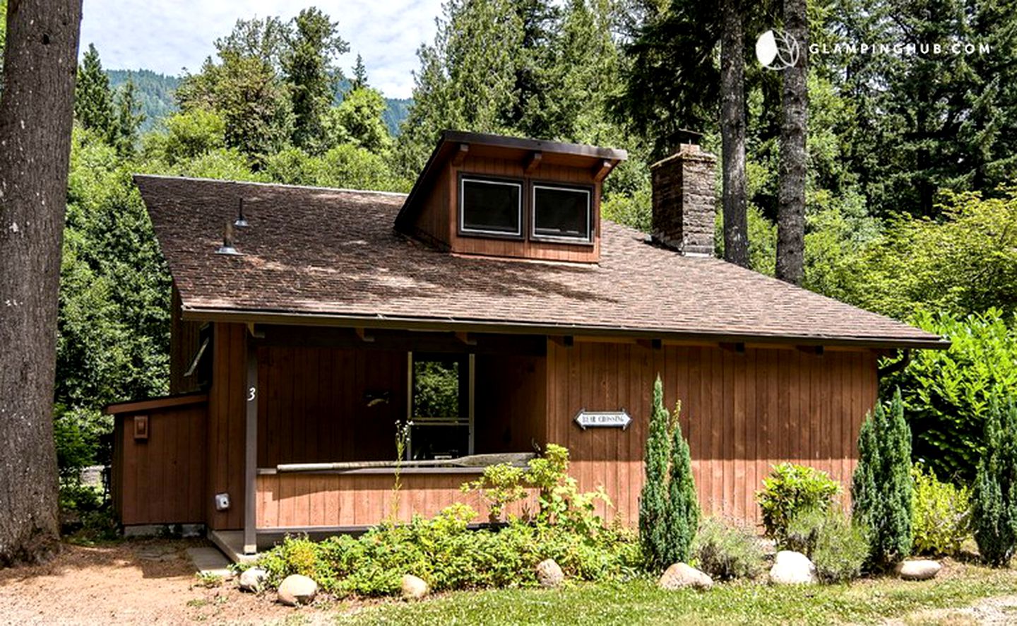 Charming Cabin Rental with Lovely Forest Views in Blue River, Oregon