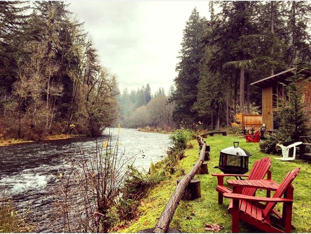 Charming Cabin Rental with Lovely Forest Views in Blue River, Oregon