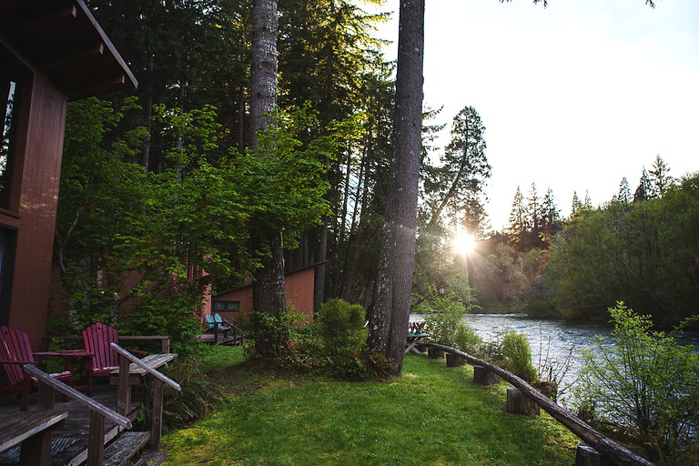 Cabins (McKenzie Bridge, Oregon, United States)