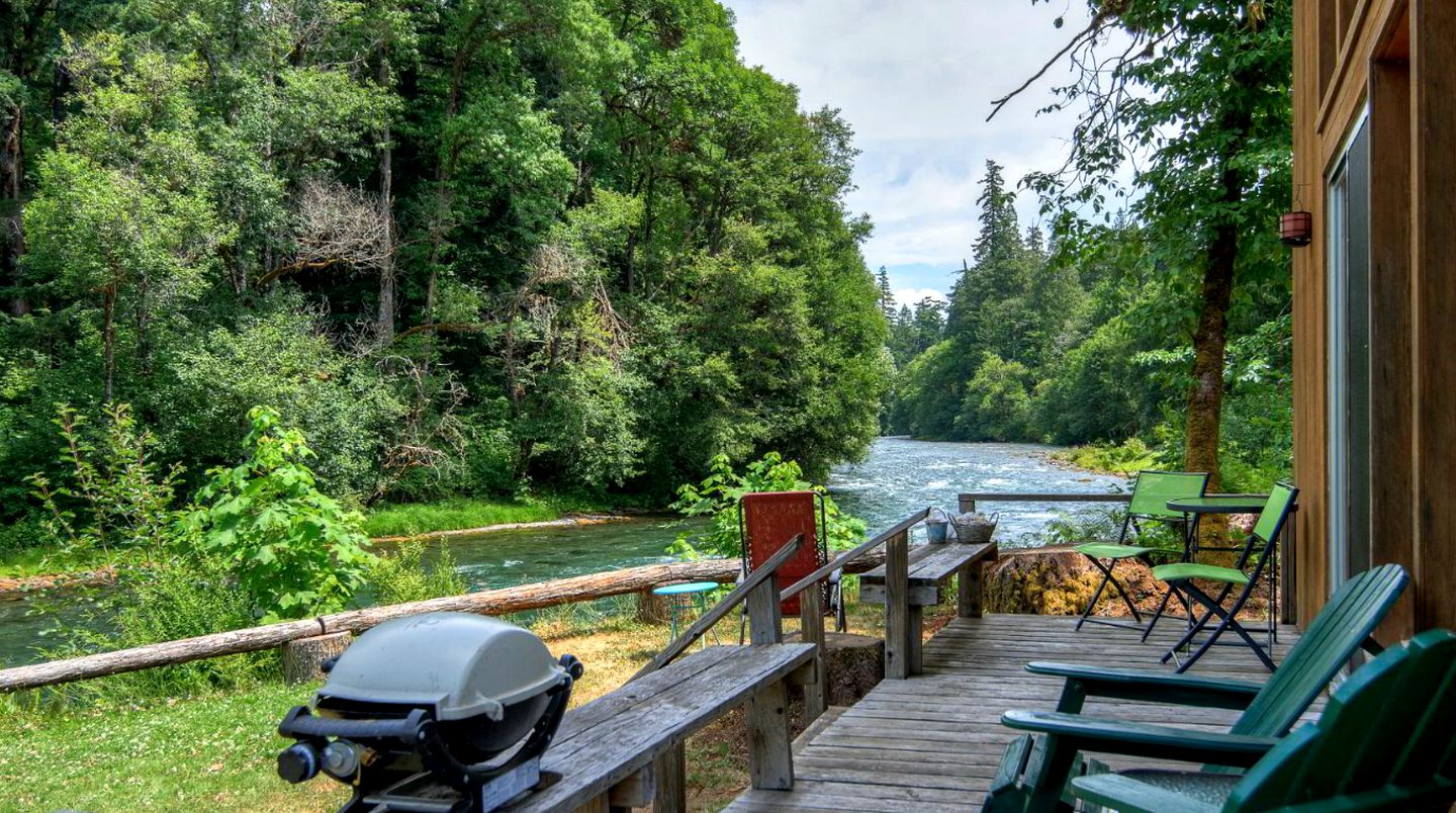 Rustic River Cabin Rental with Lush Woodland Views near Eugene, Oregon