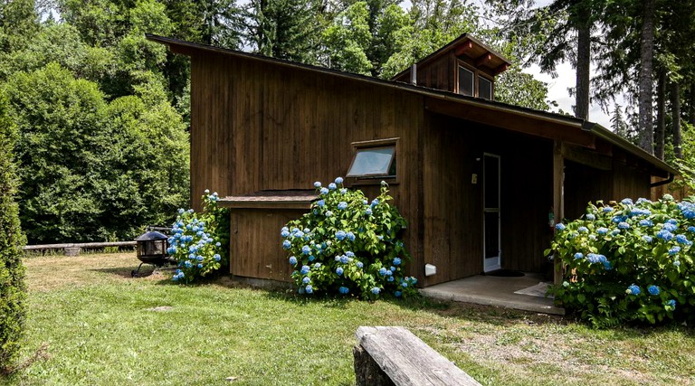 Cabins (McKenzie Bridge, Oregon, United States)
